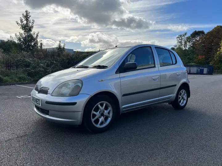 Toyota Yaris 2000 photo 3