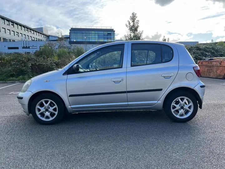 Toyota Yaris 2000 photo 4