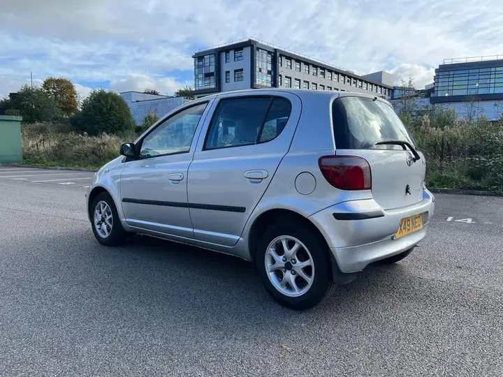 Toyota Yaris 2000 photo 5
