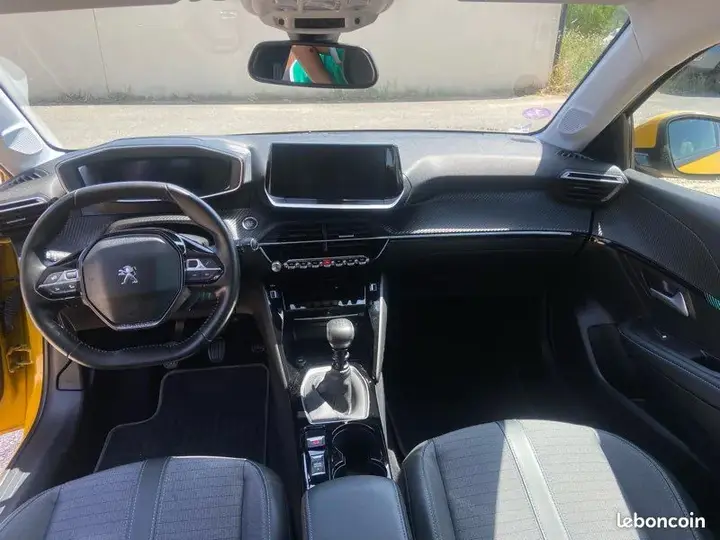 Peugeot 208 2019 photo 3