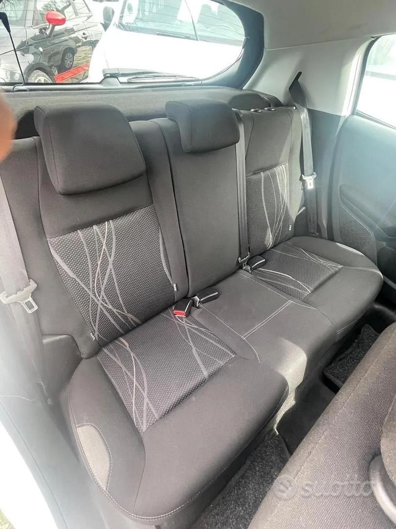 Peugeot 208 2015 photo 5