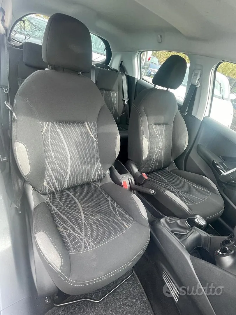 Peugeot 208 2015 photo 4