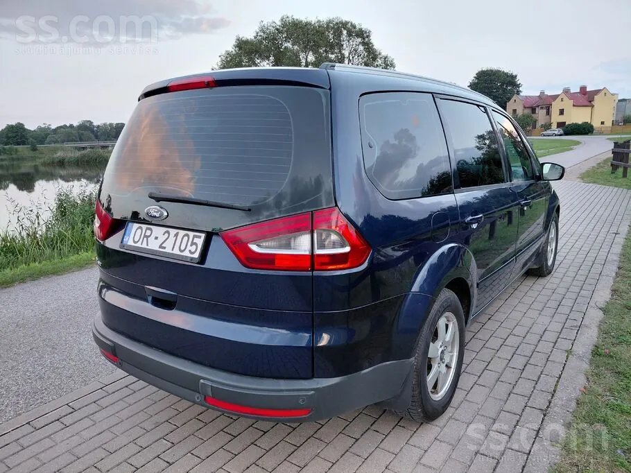 Ford Galaxy 2011 photo 4
