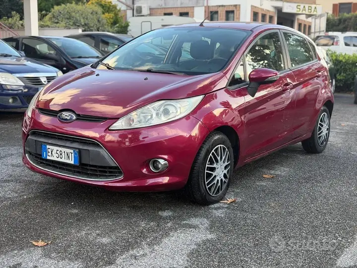 Ford Fiesta 2012 photo 2