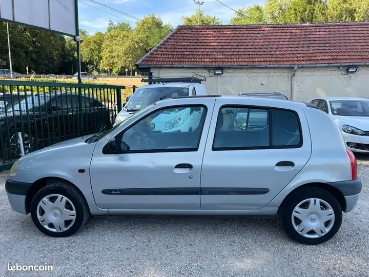 Renault Clio 2000 photo 3