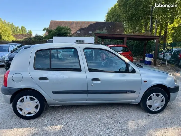 Renault Clio 2000 photo 5
