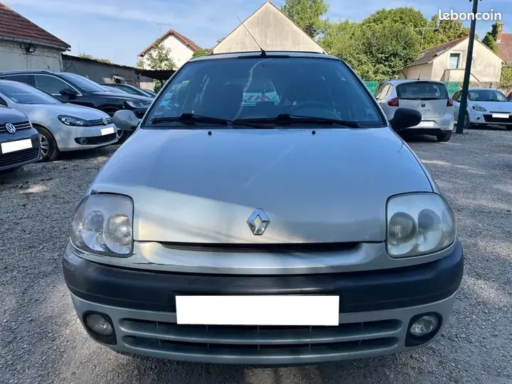 Renault Clio 2000 photo 2
