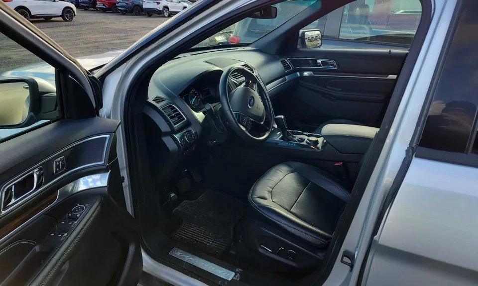 Ford Explorer 2017 photo 4