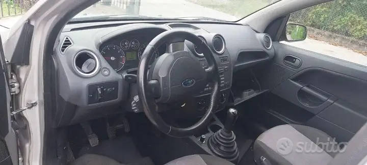 Ford Fiesta 2007 photo 2