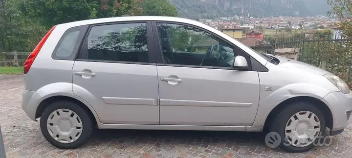 Ford Fiesta 2007 photo 5