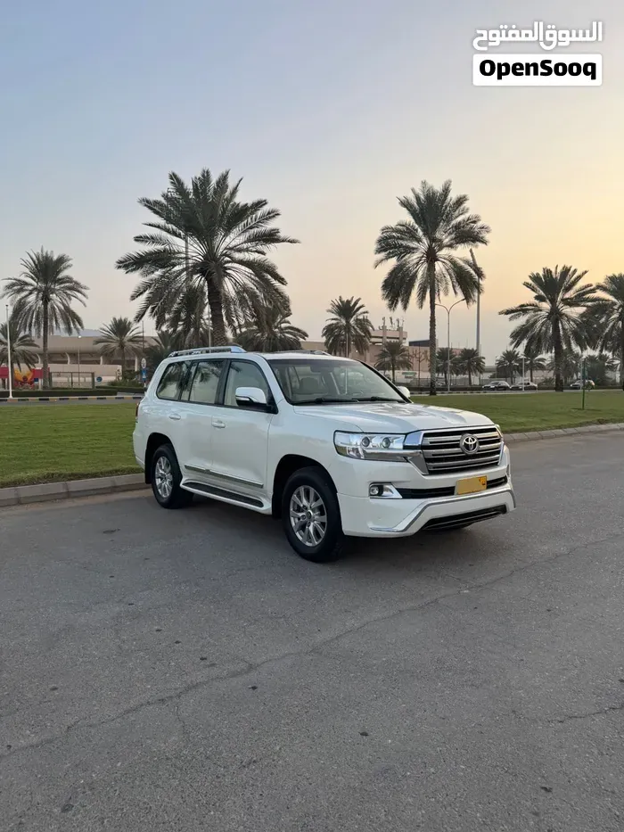 Toyota Land Cruiser 2017 photo 2