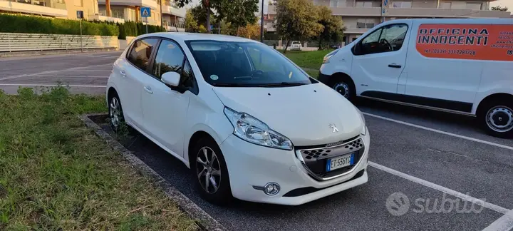 Peugeot 208 2014 photo 2
