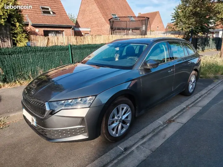 Skoda Octavia 2024 photo 2