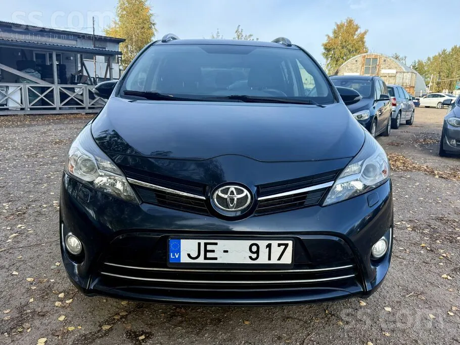 Toyota Verso 2013 photo 2