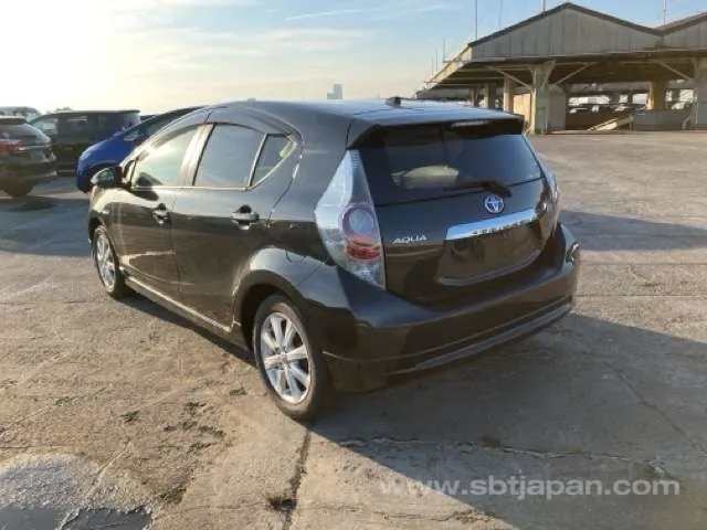 Toyota Aqua 2014 photo 3