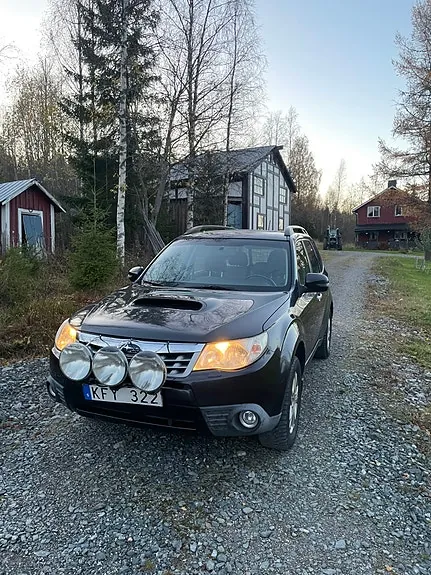 Subaru Forester 2011 photo 2