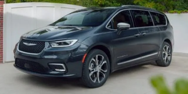 Chrysler Pacifica 2021 photo 2