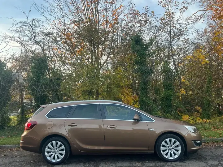 Vauxhall Astra 2015 photo 2