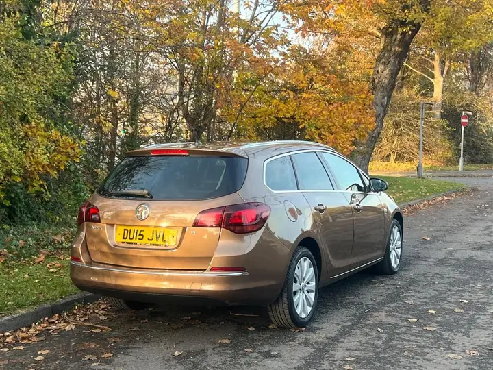 Vauxhall Astra 2015 photo 3