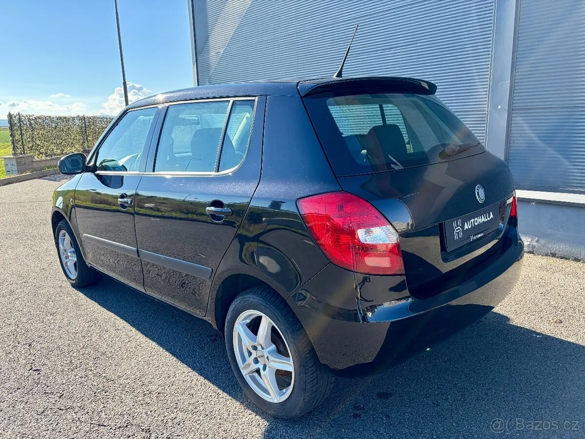 Skoda Fabia 2009 photo 2