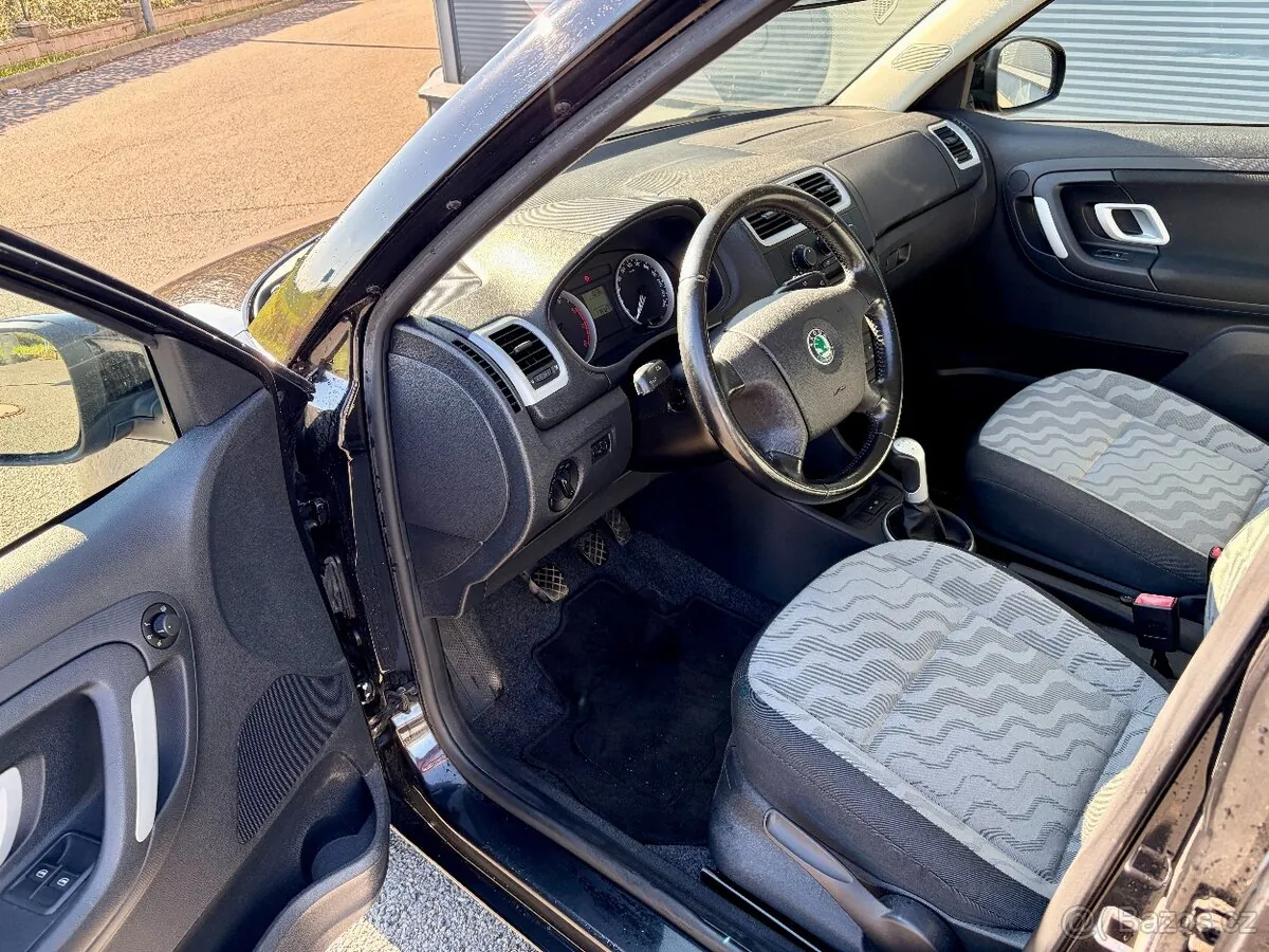 Skoda Fabia 2009 photo 5