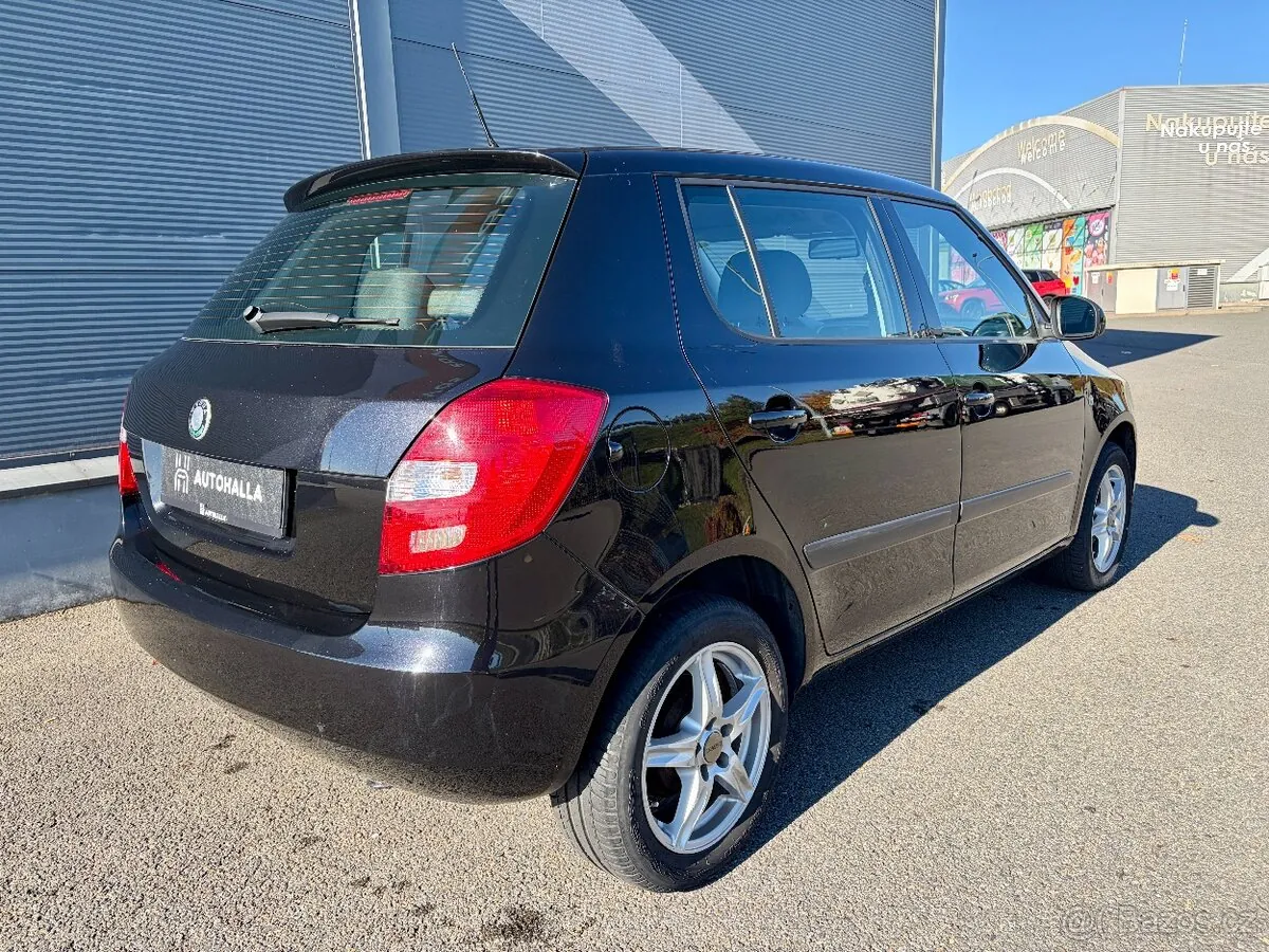 Skoda Fabia 2009 photo 3