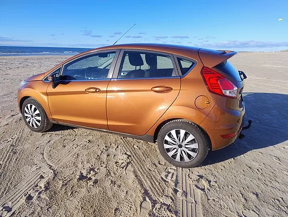 Ford Fiesta 2014 photo 2