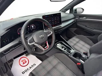 Volkswagen Golf 2026 photo 2