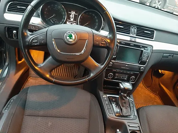 Skoda Superb 2012 photo 5