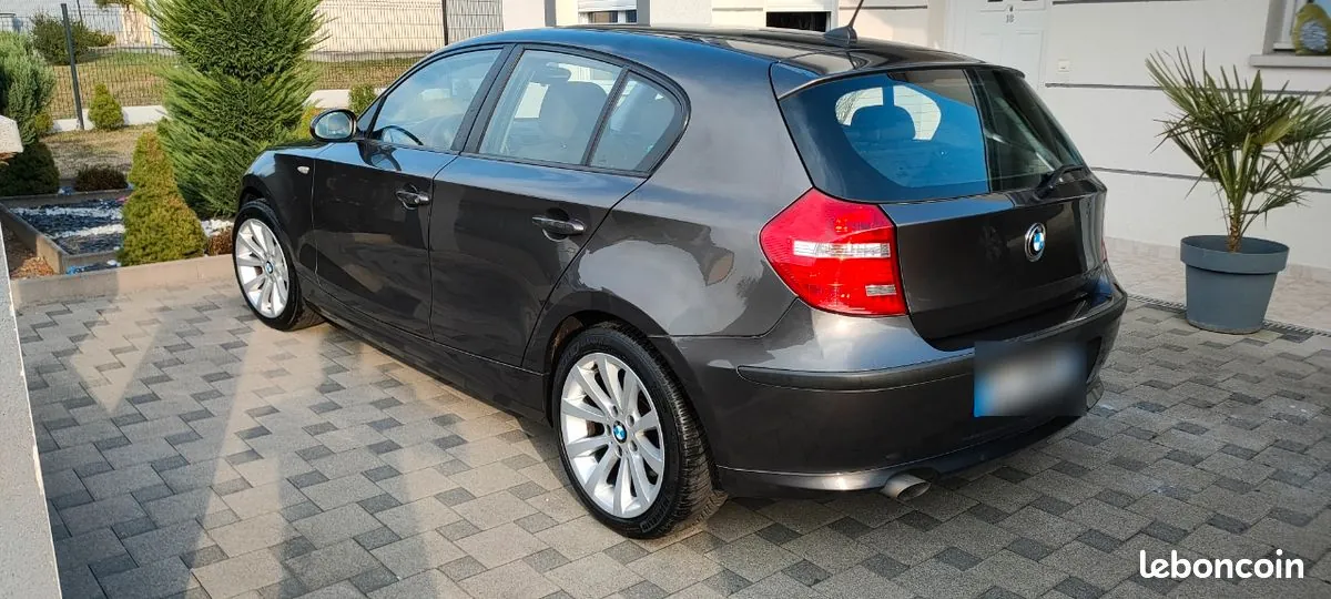 BMW 1 Series 2009 photo 2