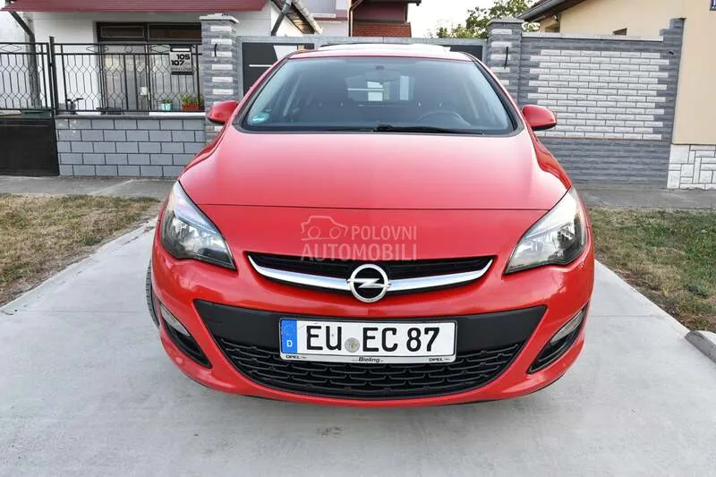 Opel Astra J 2013 photo 5