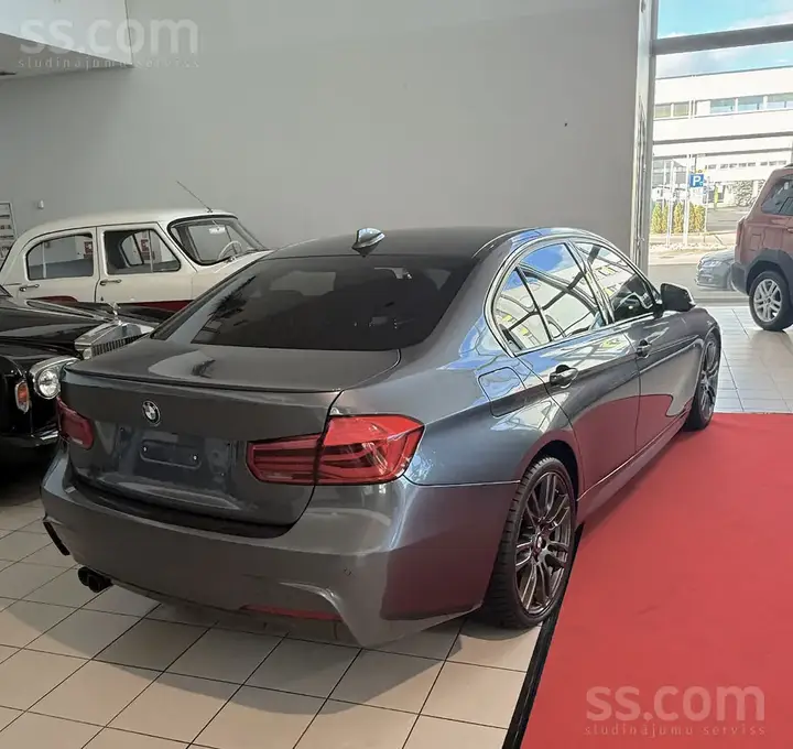 BMW 335 2013 photo 2