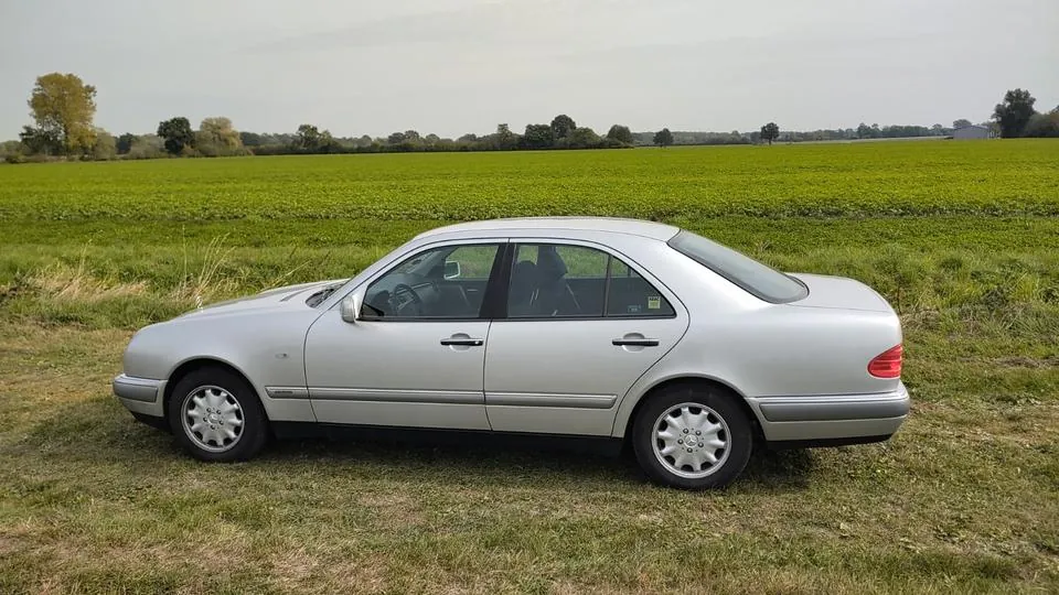 Mercedes-Benz E 200 Elegance W210