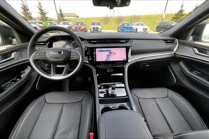 Jeep Grand Cherokee 2026 photo 5