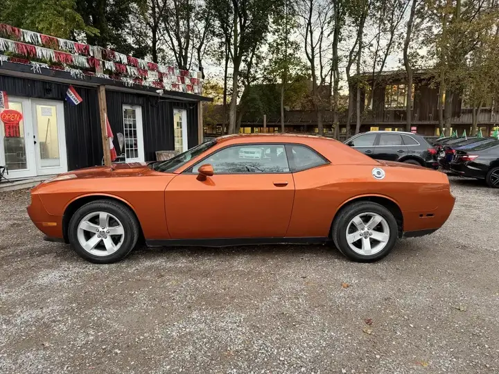 Dodge Challenger 2011 photo 2