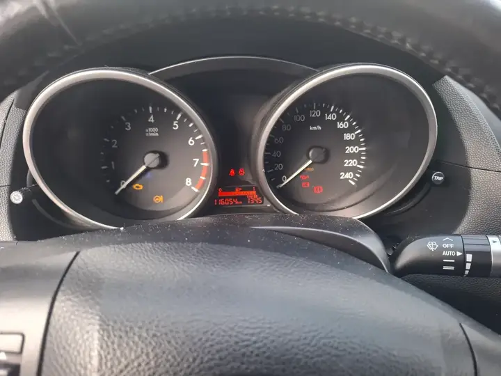 Mazda Mazda5 2012 photo 2