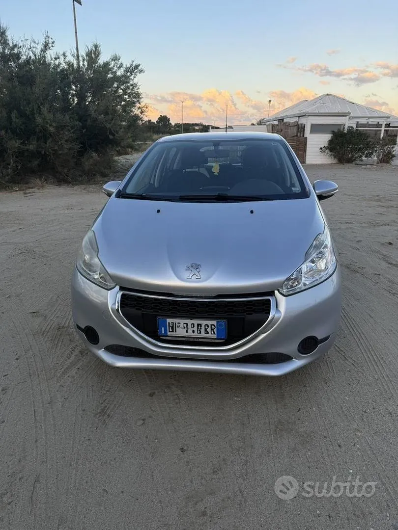 Peugeot 208 2013 photo 3