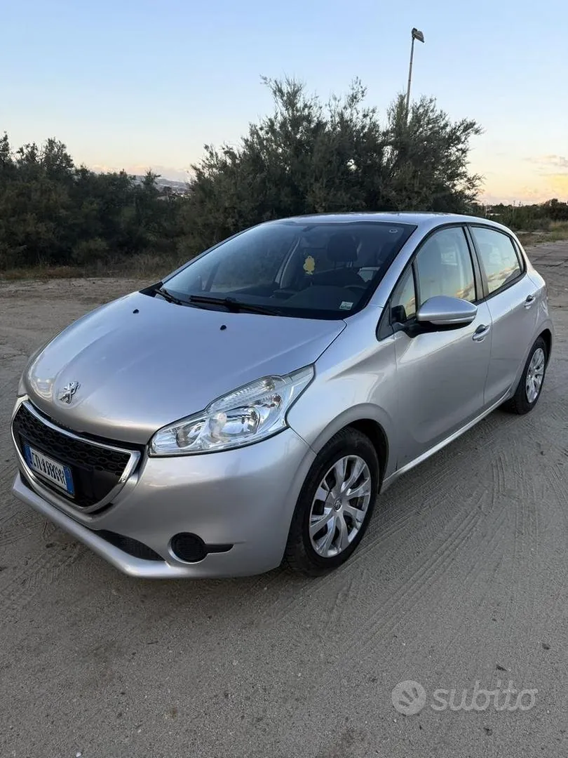 Peugeot 208 2013 photo 4