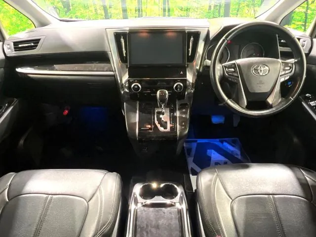 Toyota Alphard 2018 photo 2