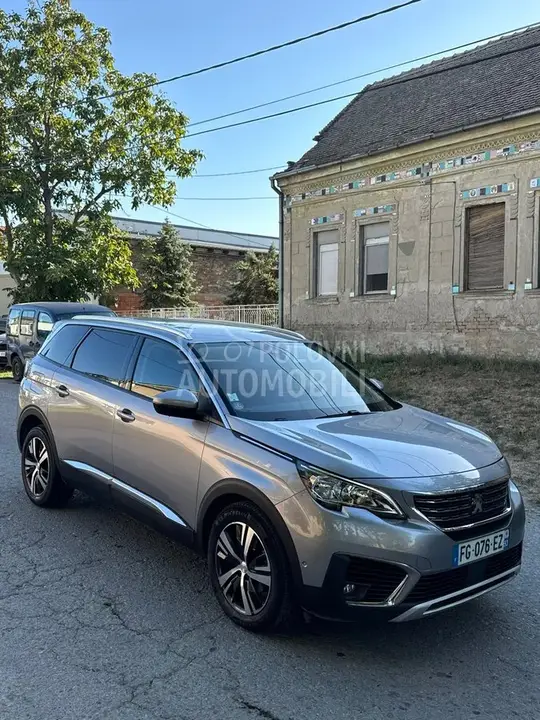 Peugeot 5008 2020 photo 2