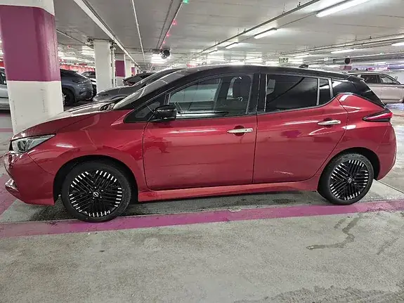 Nissan Leaf 2023 photo 2