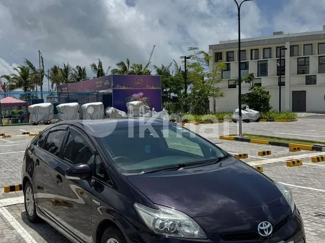 Toyota Prius 2014 photo 2