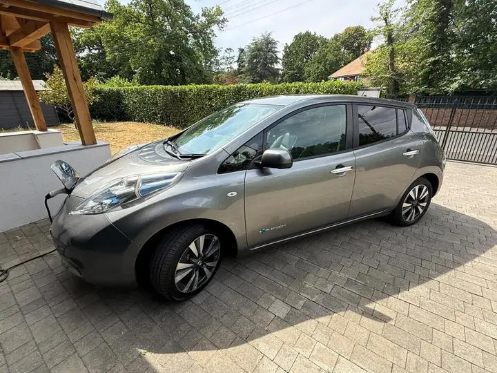 Nissan Leaf 2016 photo 2