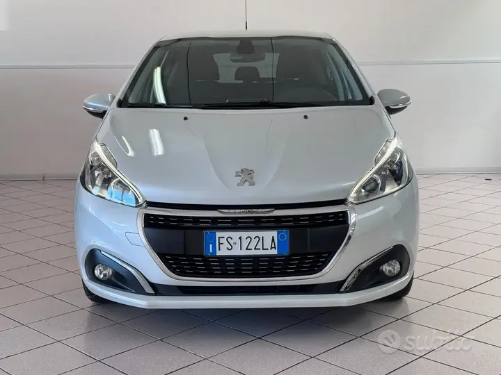 Peugeot 208 2018 photo 3