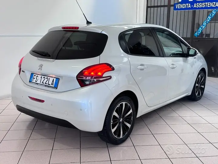 Peugeot 208 2018 photo 5