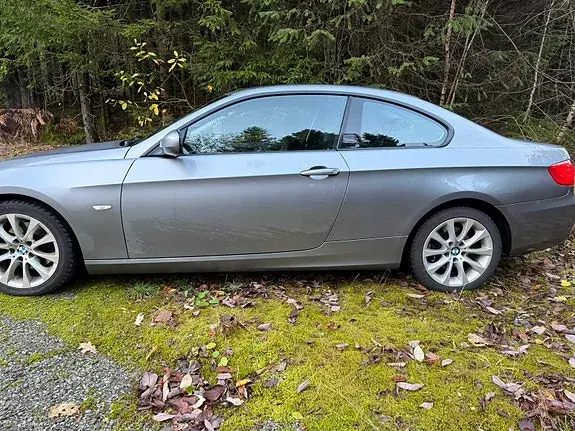 BMW 320D 2010 photo 4