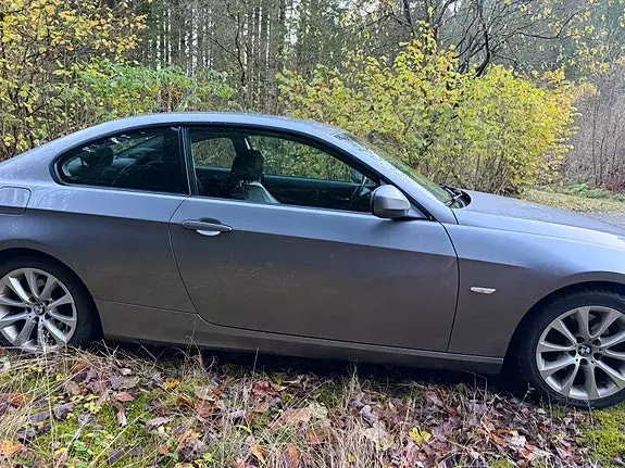 BMW 320D 2010 photo 3