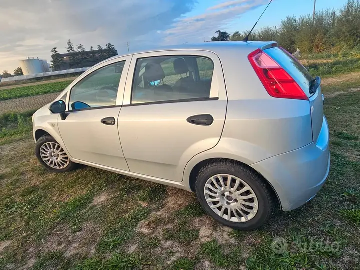 Fiat Grande Punto 2011 photo 5