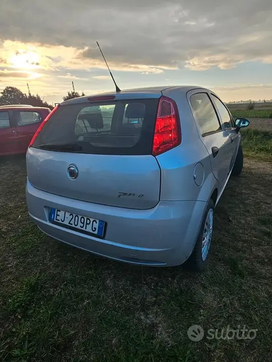 Fiat Grande Punto 2011 photo 4