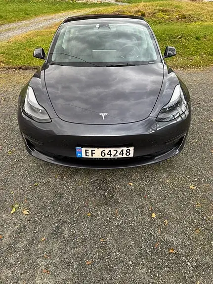 Tesla Model 3 2023 photo 2